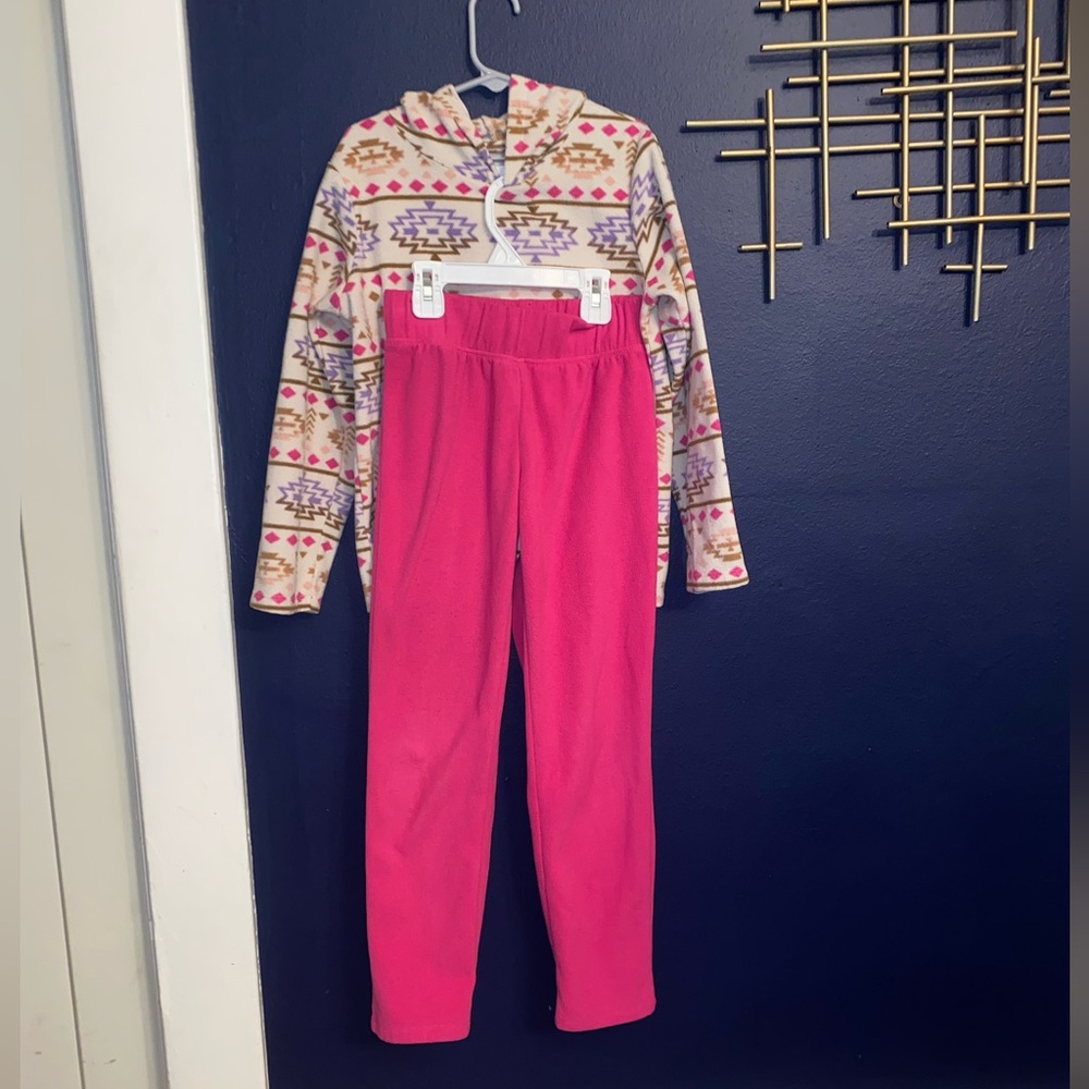 Kids place outfit size m
